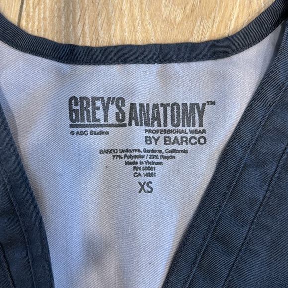 Scrub top - Picture 2 of 4